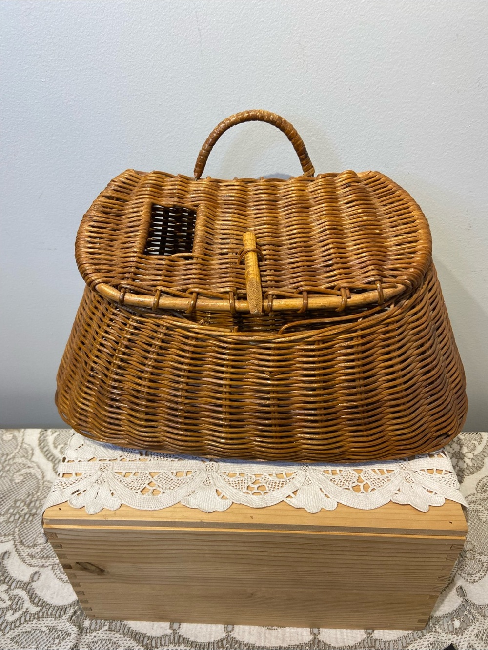 VTG Fly Fishing Basket For Fisherman - Decorative Woven Wicker